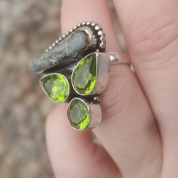 New Rough Kyanite & Peridot 925 Silver Statement Ring. - Picture 7 of 14